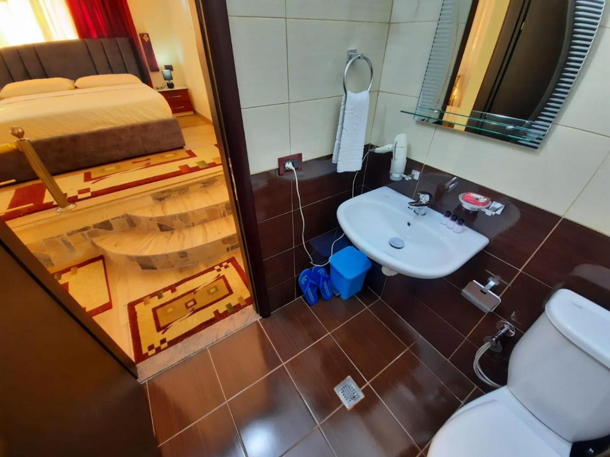 Villa 53 Tirana Esterno foto