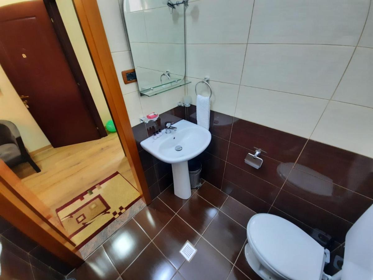 Villa 53 Tirana Esterno foto