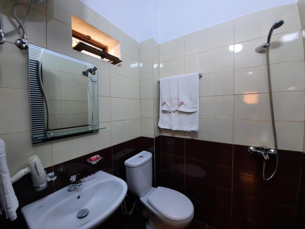 Villa 53 Tirana Esterno foto